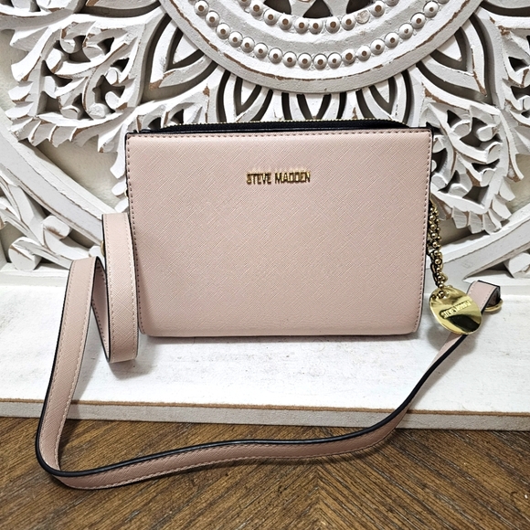 Steve Madden Handbags - Steve Madden Baby Pink Crossbody Bag w/gold Keychain